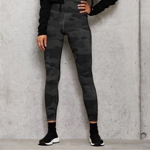 ALO YOGA High Waisted Vapor Legging In BLACK Camouflage S Small